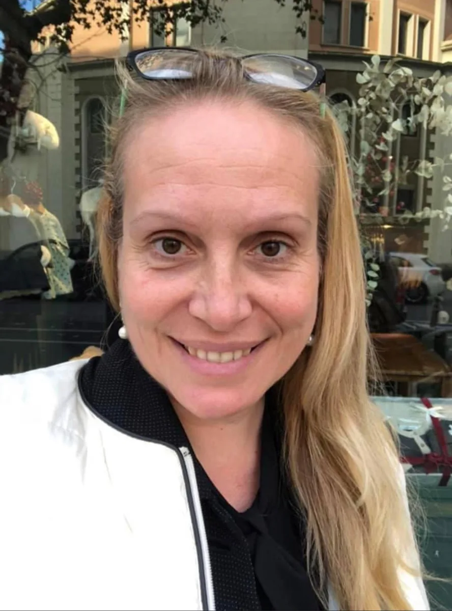 Portrait of Victoria Tissot, curator and founder of the Embajada del Arte de Ucrania, guest speaker at the Salon of Espronceda in Barcelona.