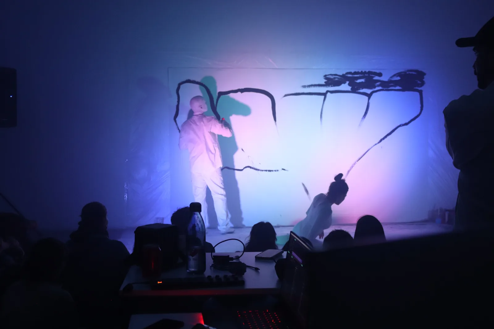 EXUVIA, instalación performativa en Espronceda