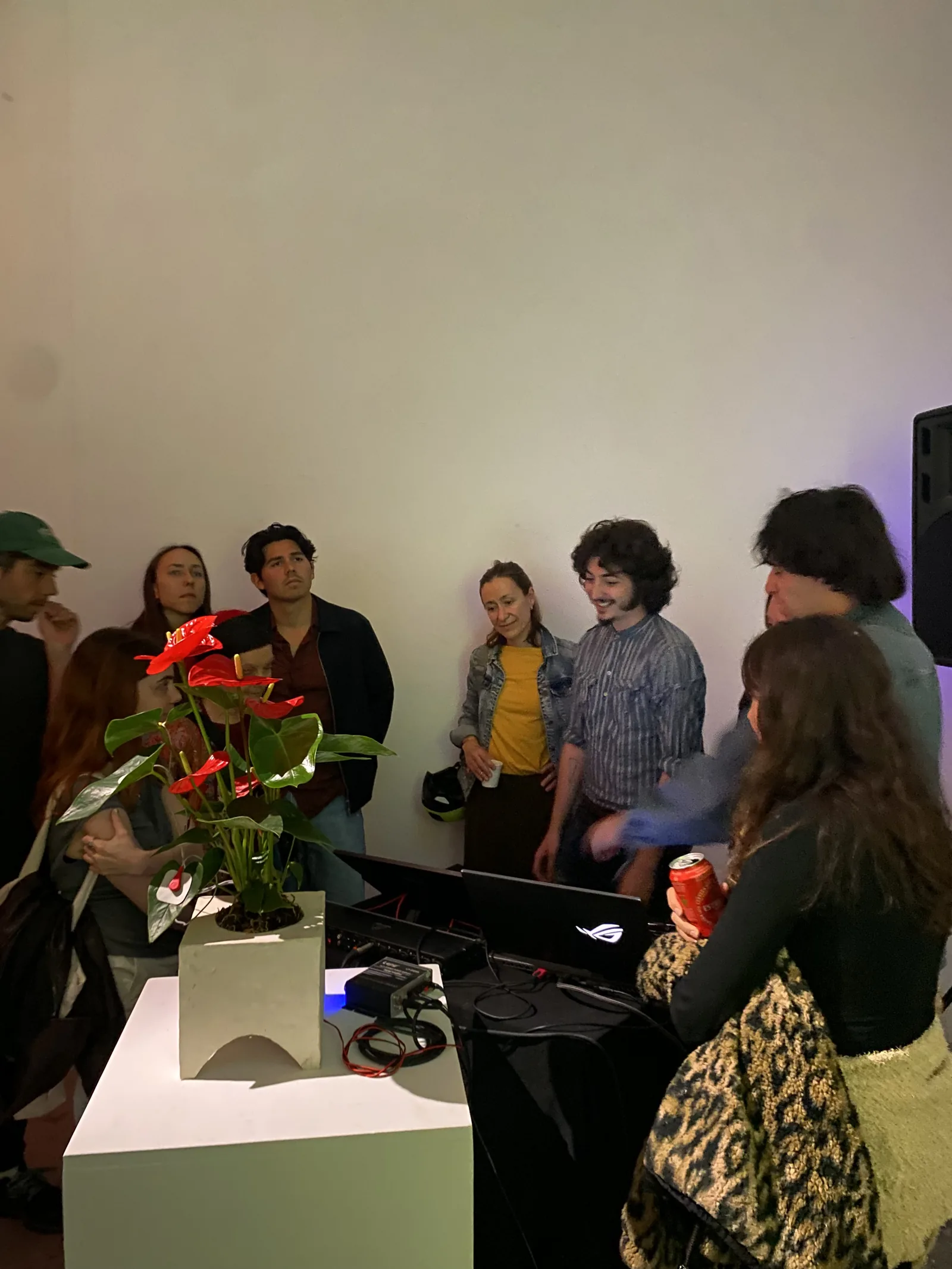 Simbiòtica, performance e instalación audiovisual de Pol Ros en Espronceda