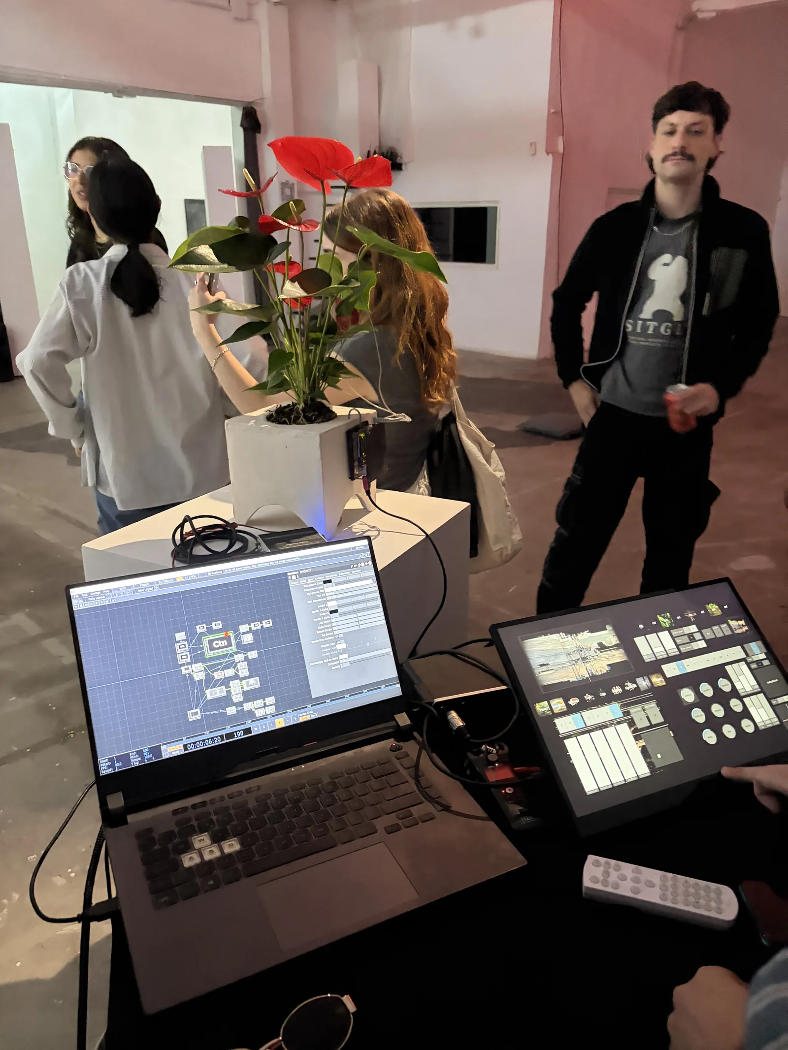 Simbiòtica, performance e instalación audiovisual de Pol Ros en Espronceda