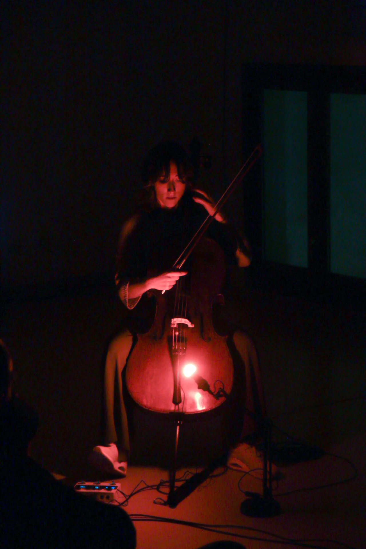 Simbiòtica, performance e instalación audiovisual de Pol Ros en Espronceda